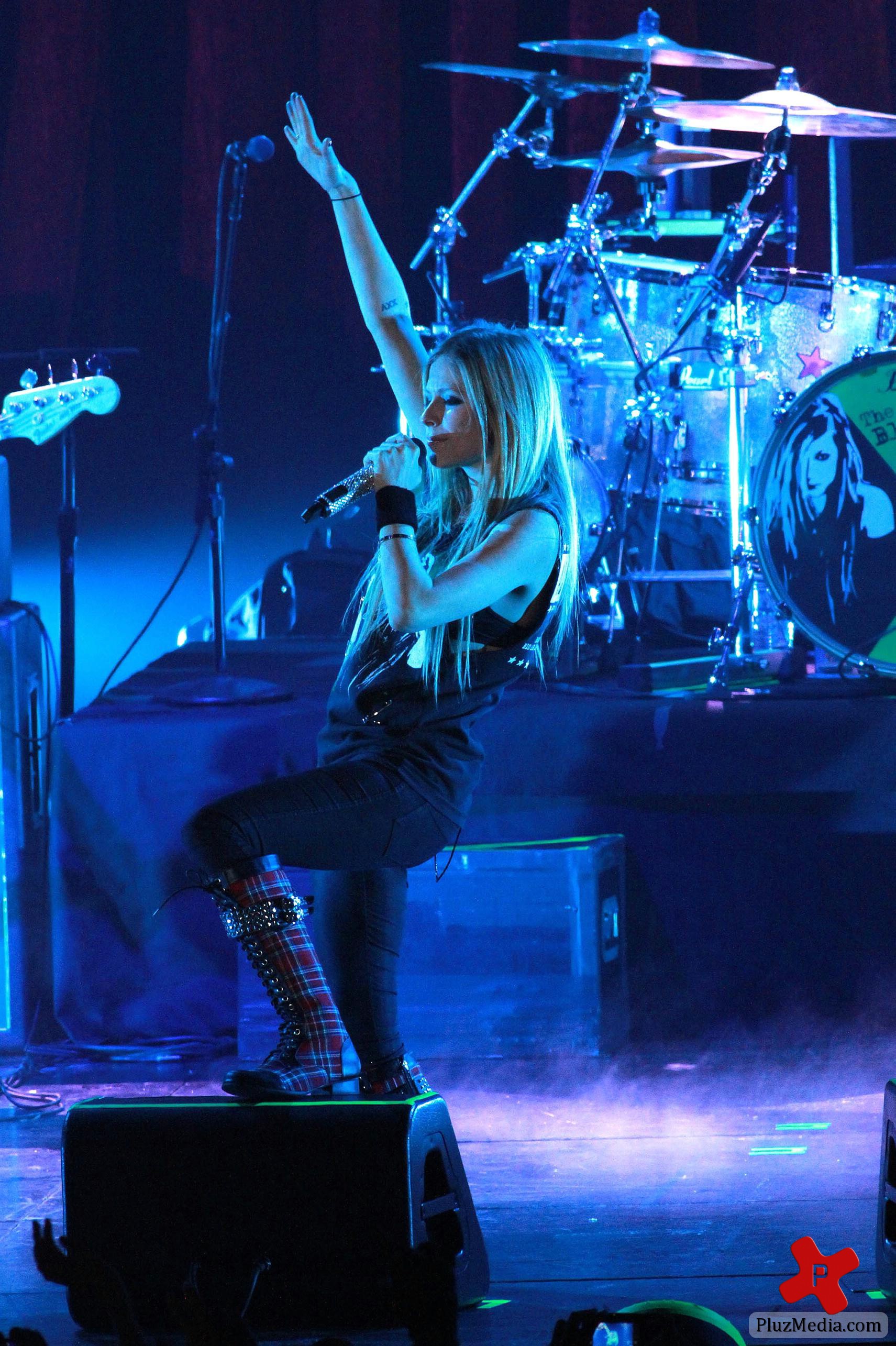 Avril Lavigne performs live during her 'Black Star Tour' photos | Picture 79698